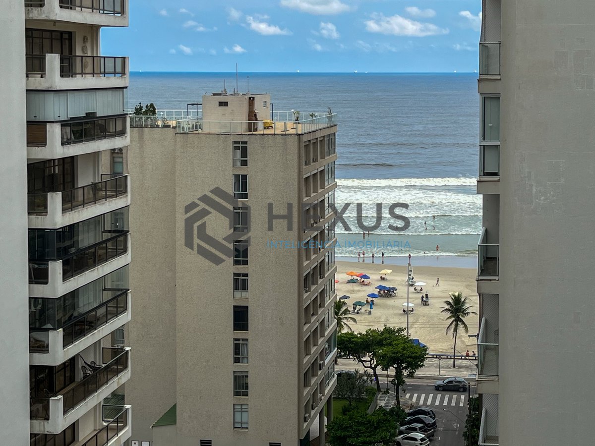 Foto 10 de Apartamento reformado com varanda vista mar e lazer na Praia das Pitangueiras, Guaruja