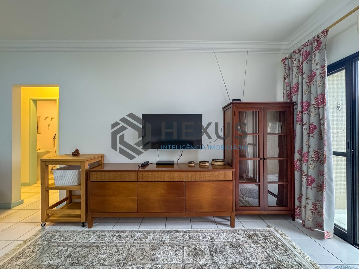 Foto 3 de Apartamento com varanda e lazer a duas quadras da Praia das Pitangueiras, Guaruja