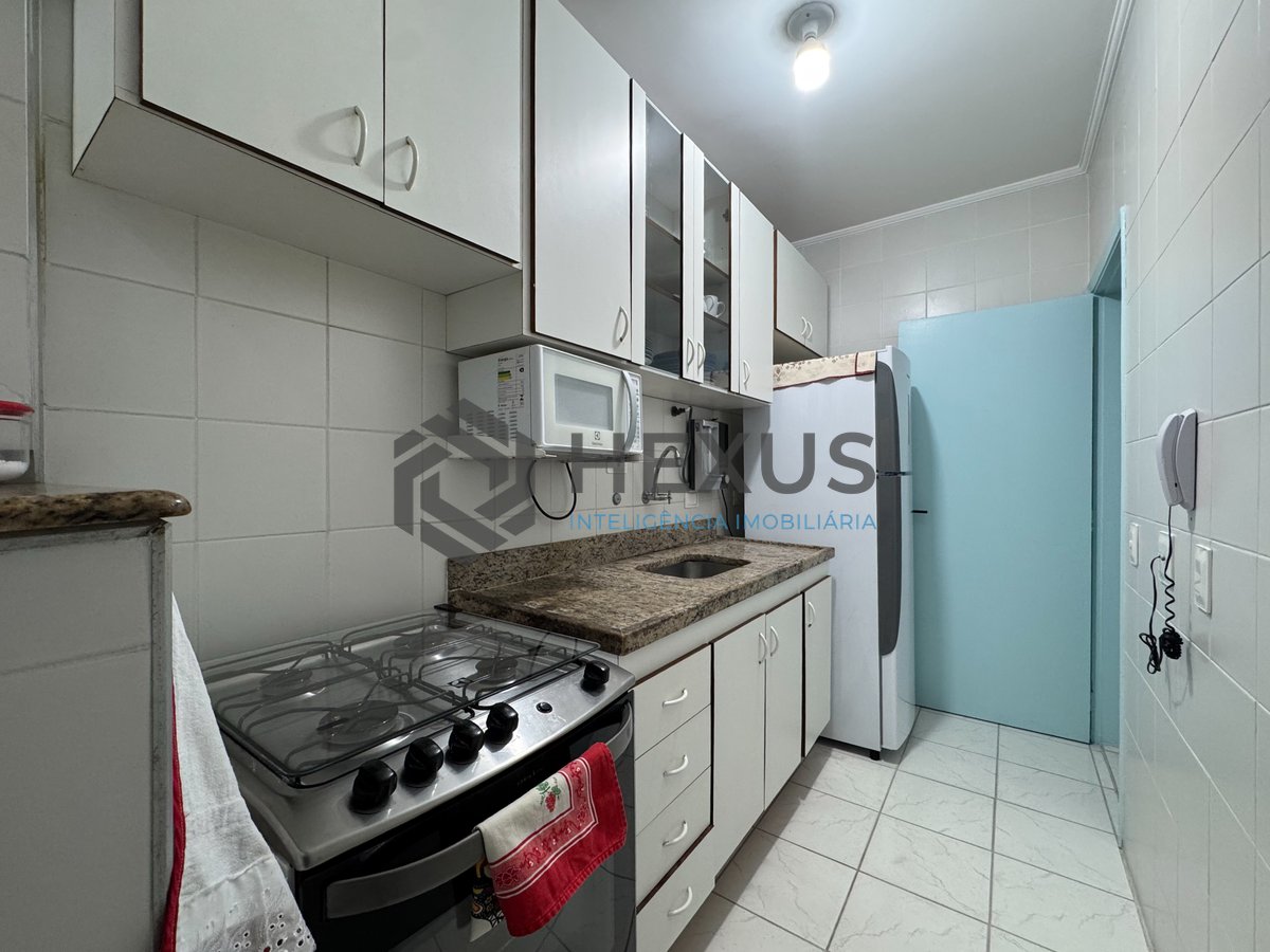 Foto 21 de Apartamento com varanda e lazer a duas quadras da Praia das Pitangueiras, Guaruja