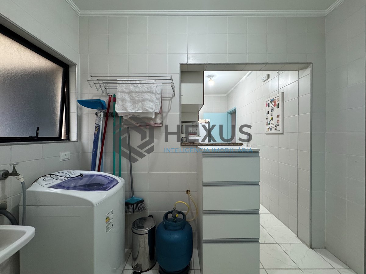 Foto 23 de Apartamento com varanda e lazer a duas quadras da Praia das Pitangueiras, Guaruja