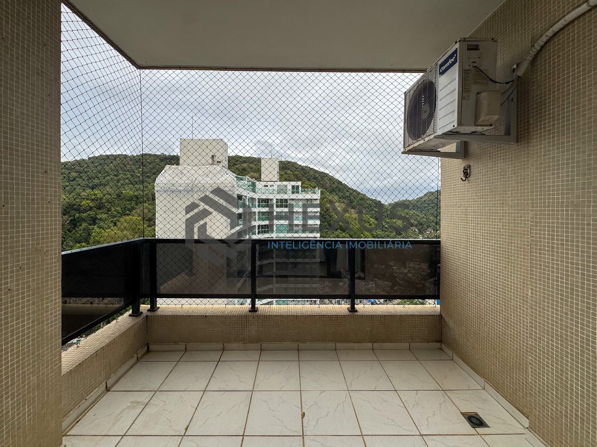 Foto 6 de Apartamento com varanda e lazer a duas quadras da Praia das Pitangueiras, Guaruja