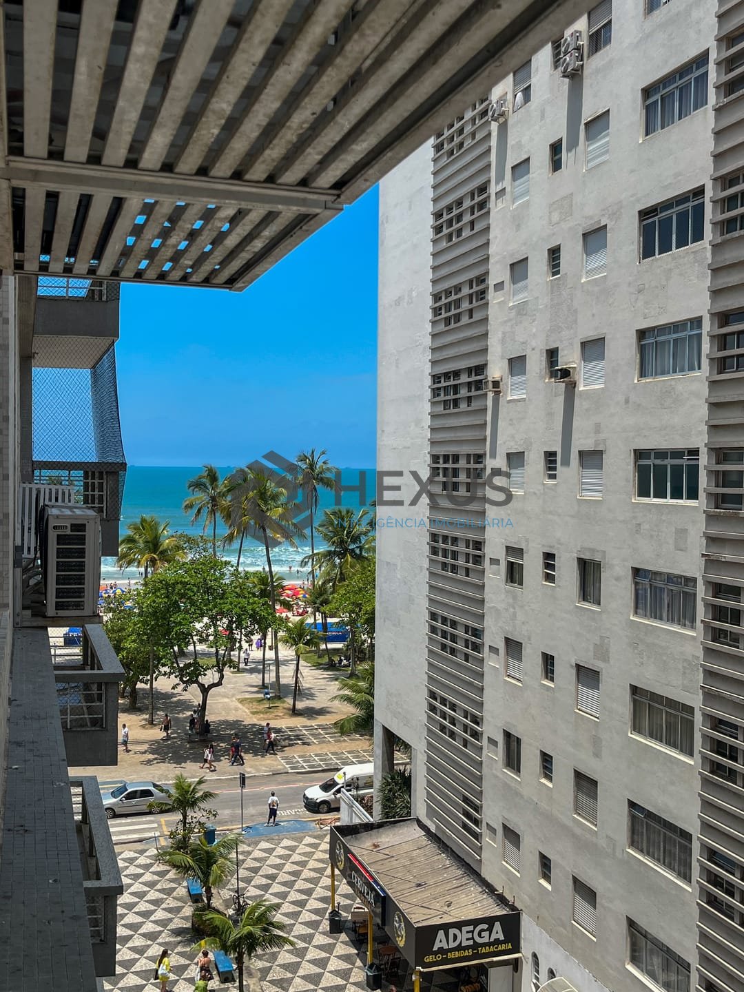Foto 6 de Apartamento com vista mar na quadra mar da Praia das Pitangueiras, Guaruja