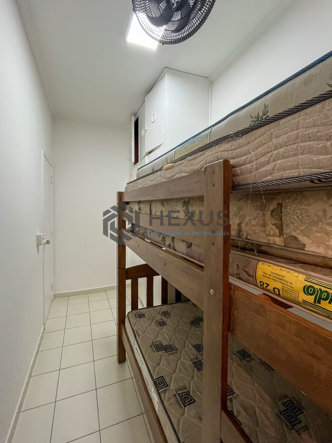 Foto 19 de Apartamento com varanda vista mar na beira mar da Praia das Pitangueiras, Guaruja