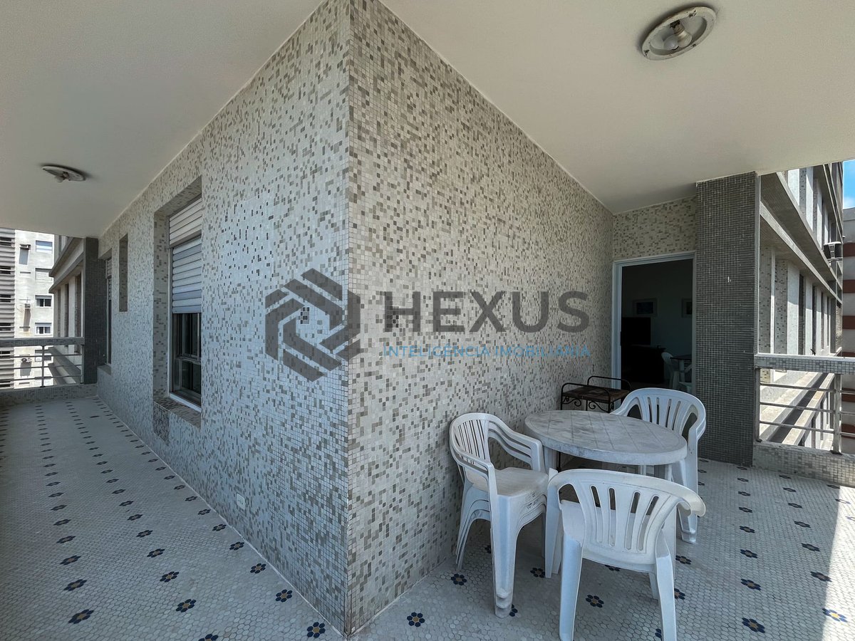 Foto 10 de Apartamento com varanda vista mar na beira mar da Praia das Pitangueiras, Guaruja