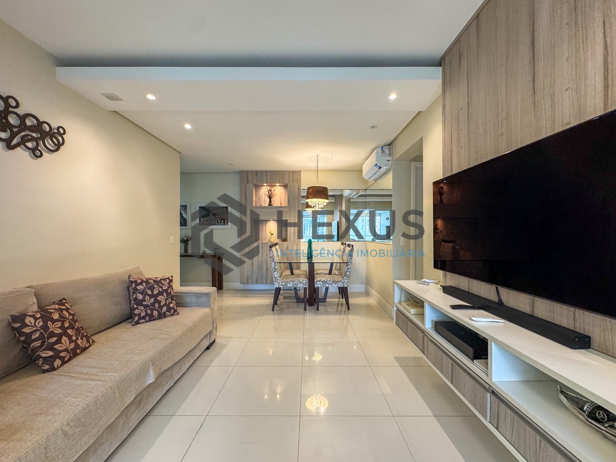 Foto 2 de Apartamento reformado com varanda gourmet e lazer a duas quadras da Praia das Pitangueiras, Guaruja