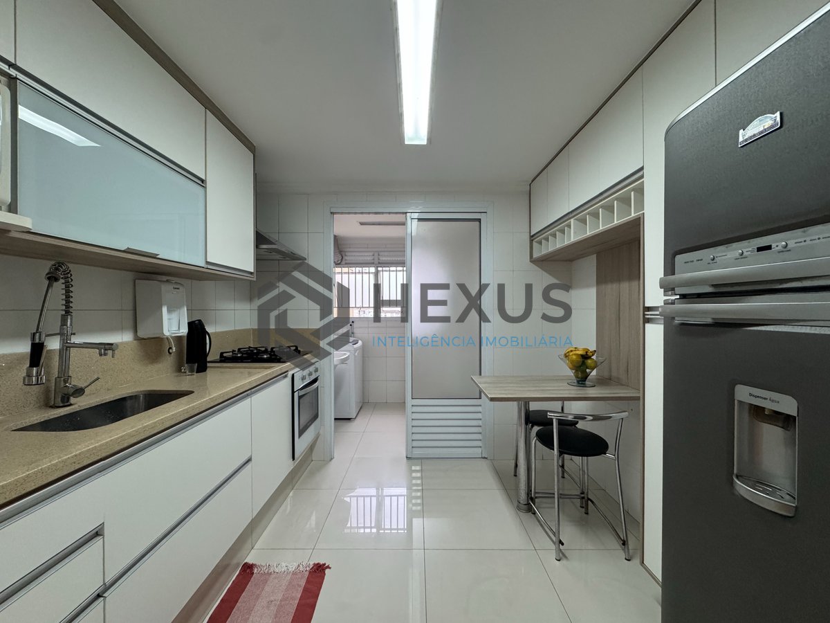 Foto 14 de Apartamento reformado com varanda gourmet e lazer a duas quadras da Praia das Pitangueiras, Guaruja