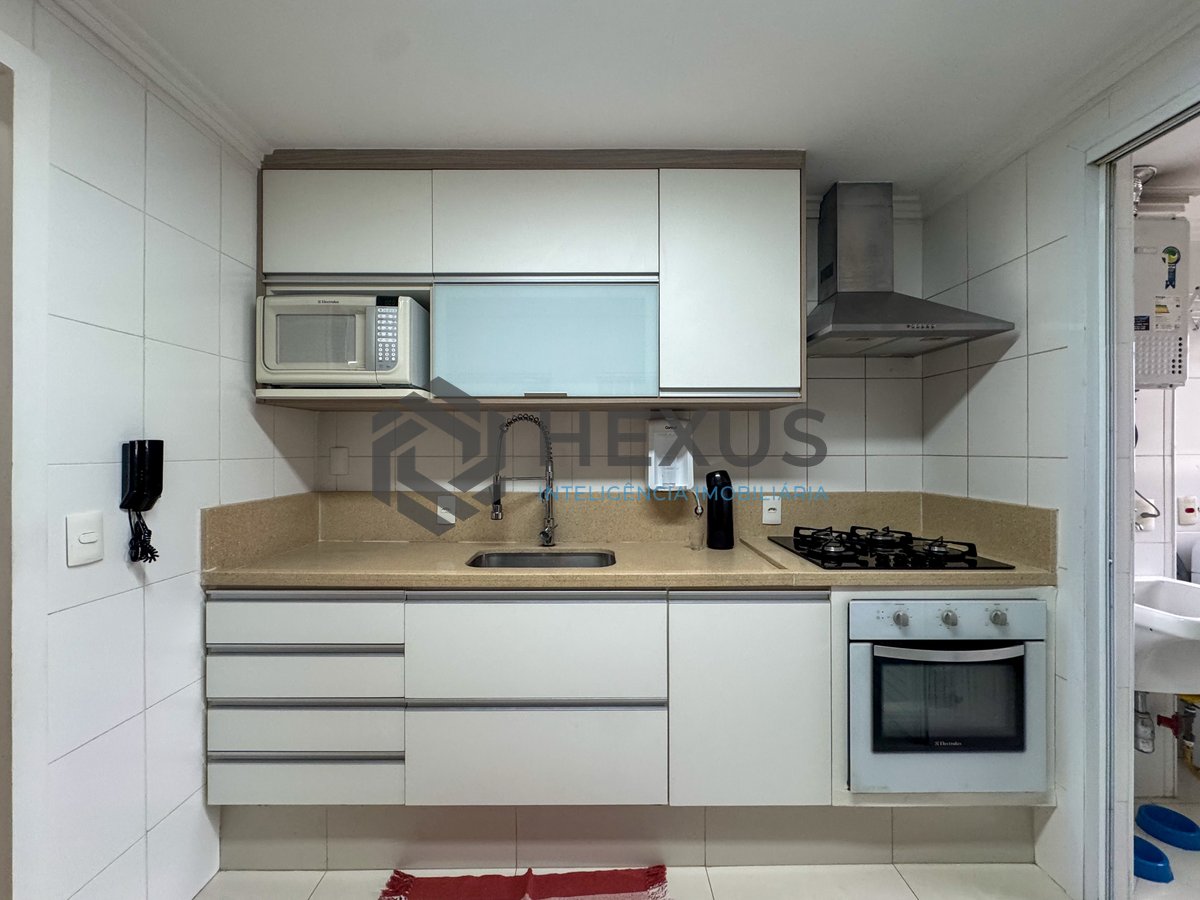 Foto 17 de Apartamento reformado com varanda gourmet e lazer a duas quadras da Praia das Pitangueiras, Guaruja