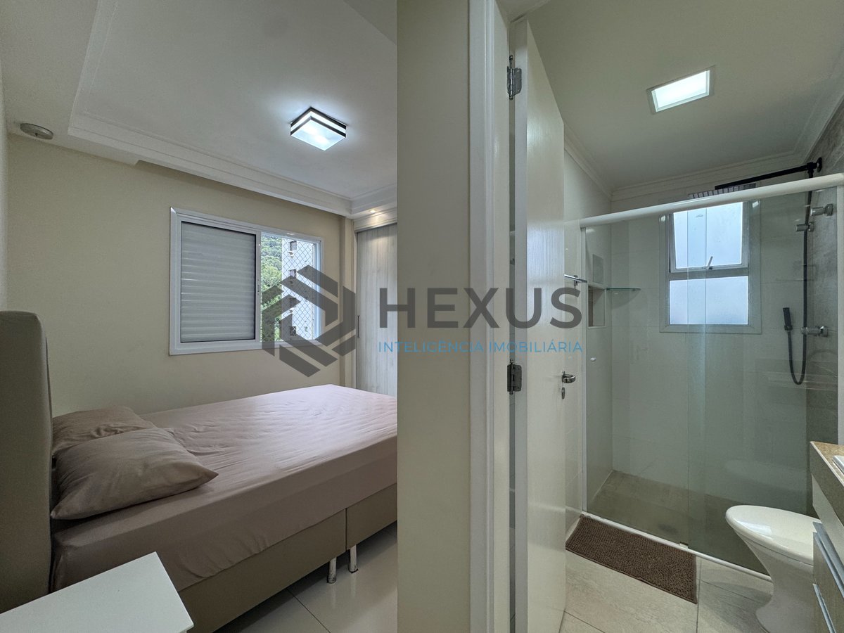 Foto 18 de Apartamento reformado com varanda gourmet e lazer a duas quadras da Praia das Pitangueiras, Guaruja