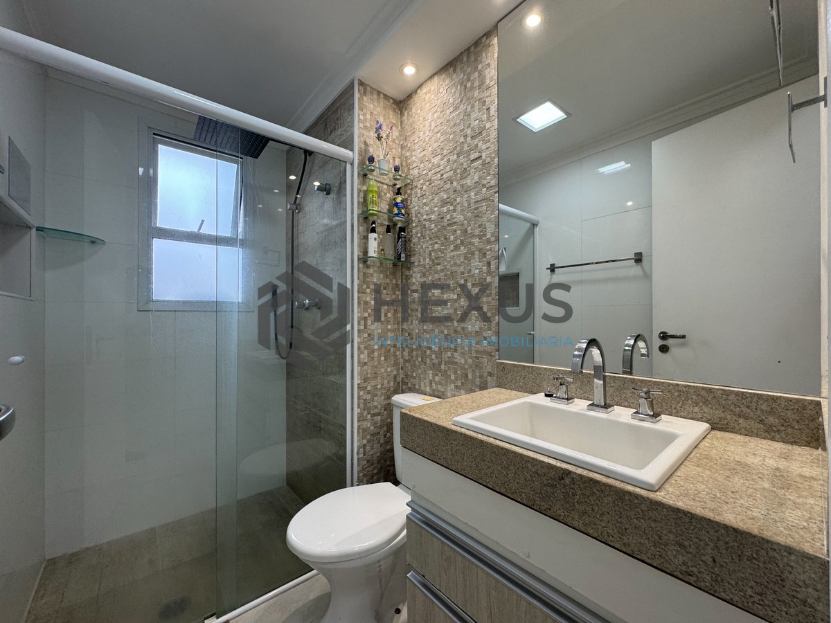 Foto 22 de Apartamento reformado com varanda gourmet e lazer a duas quadras da Praia das Pitangueiras, Guaruja