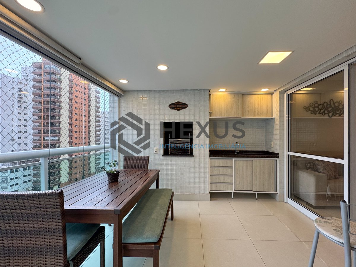 Foto 4 de Apartamento reformado com varanda gourmet e lazer a duas quadras da Praia das Pitangueiras, Guaruja