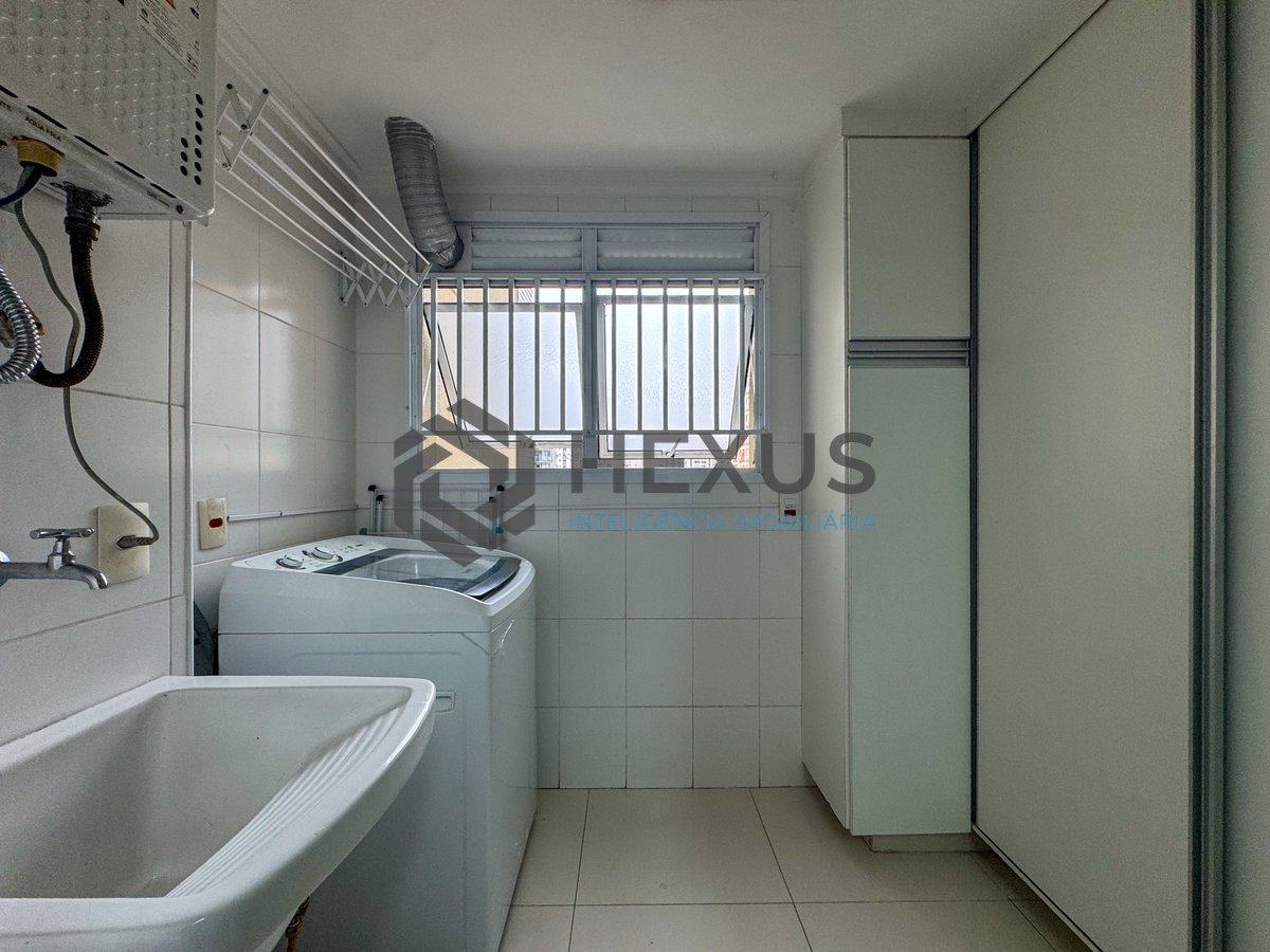Foto 31 de Apartamento reformado com varanda gourmet e lazer a duas quadras da Praia das Pitangueiras, Guaruja