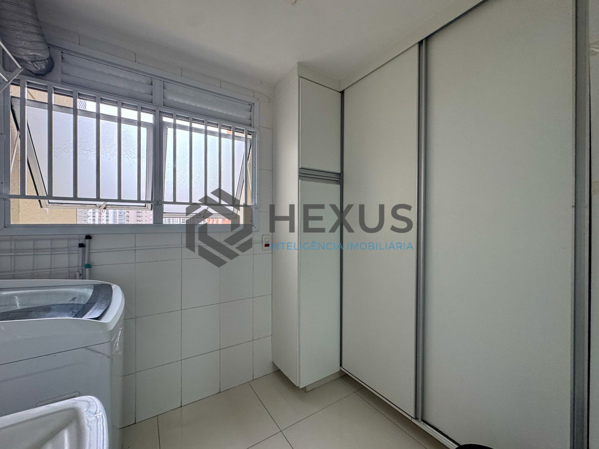 Foto 32 de Apartamento reformado com varanda gourmet e lazer a duas quadras da Praia das Pitangueiras, Guaruja