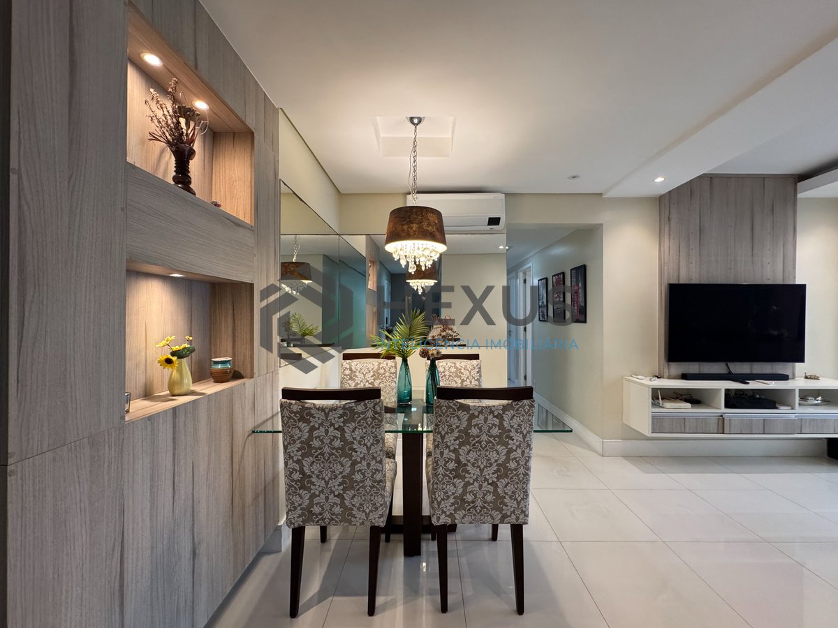 Foto 10 de Apartamento reformado com varanda gourmet e lazer a duas quadras da Praia das Pitangueiras, Guaruja