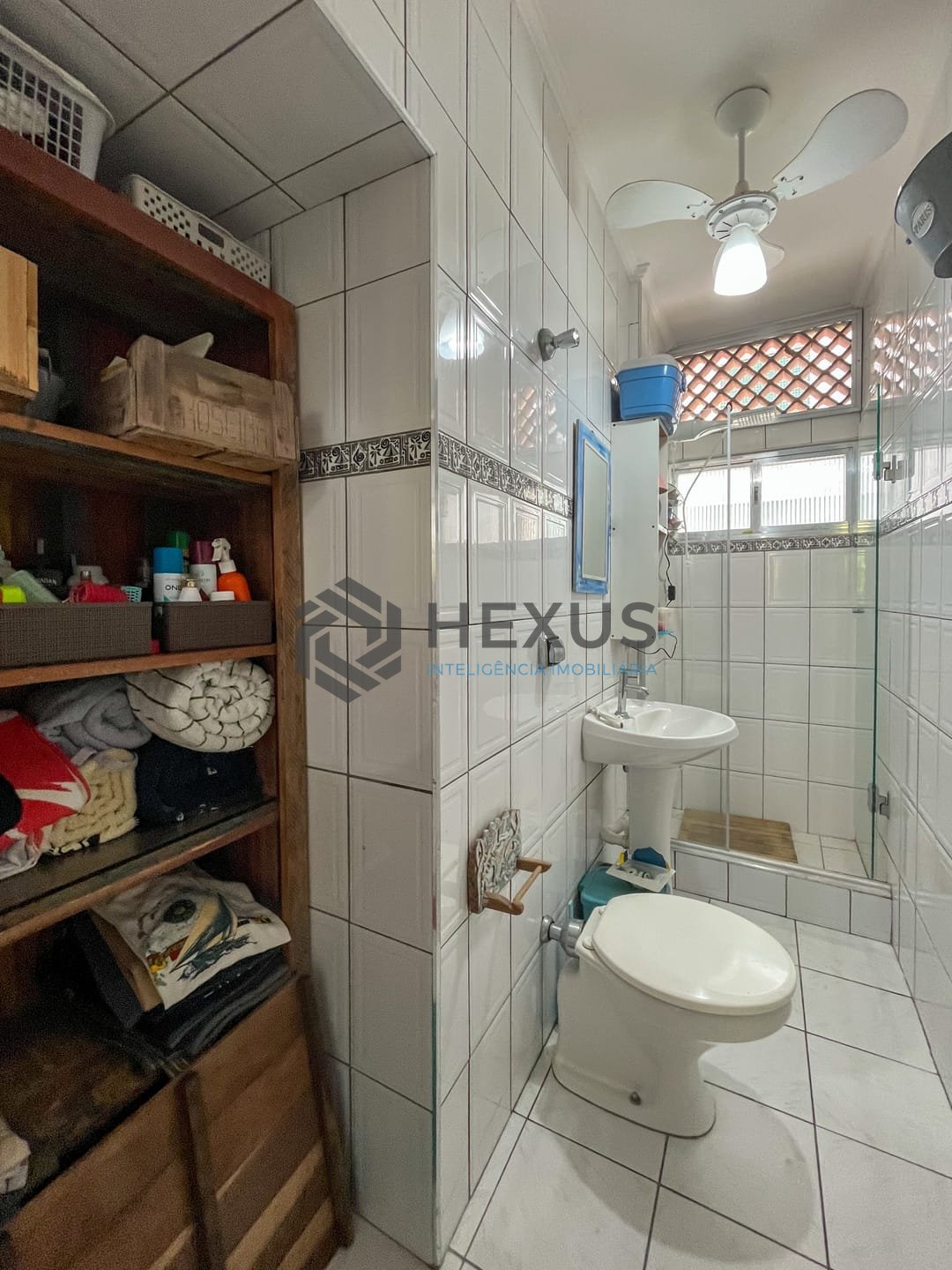 Foto 19 de Apartamento na quadra mar da Praia das Pitangueiras, Guaruja