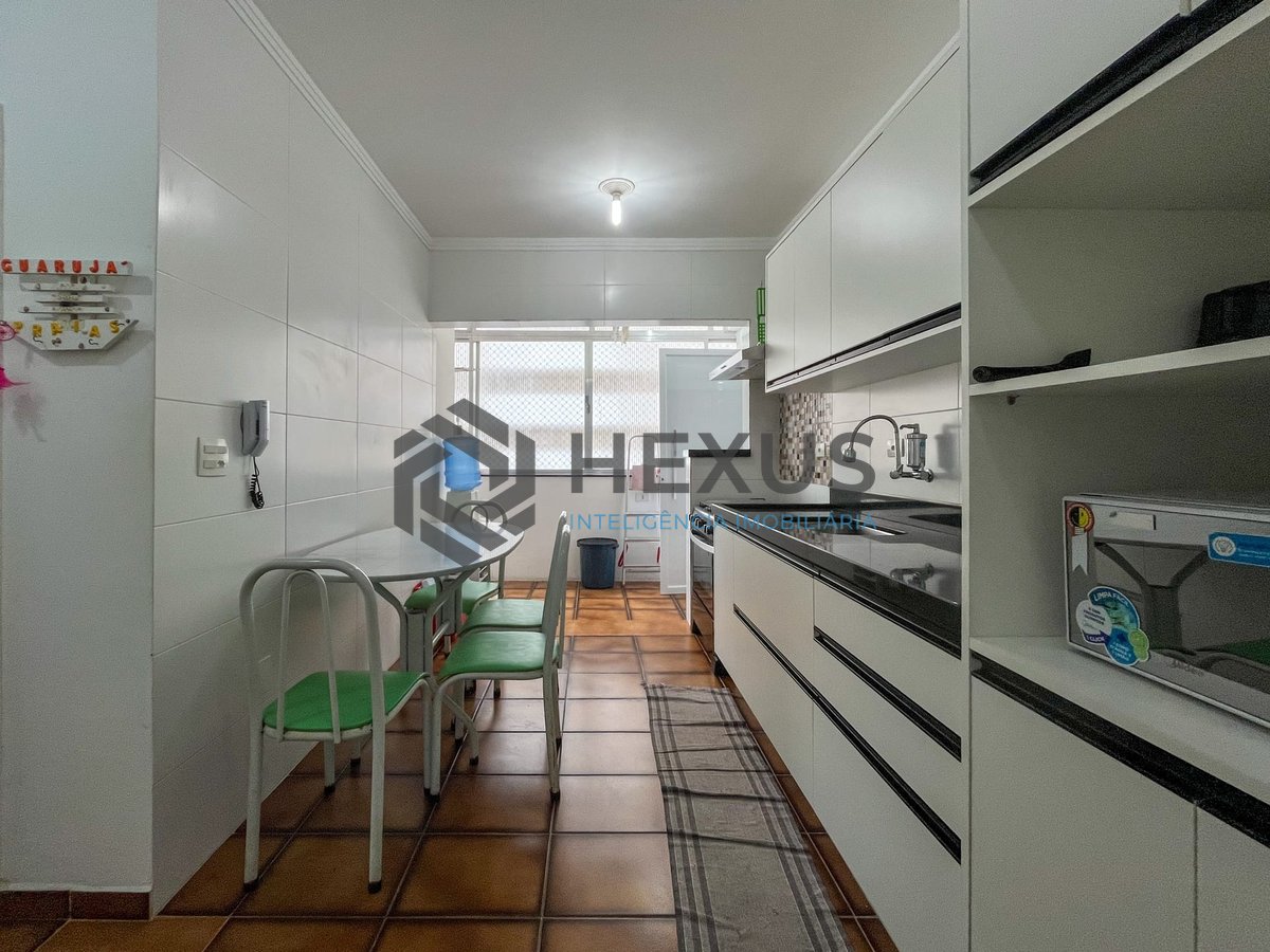 Foto 13 de Apartamento com varanda a uma quadra da Praia das Pitangueiras, Guaruja