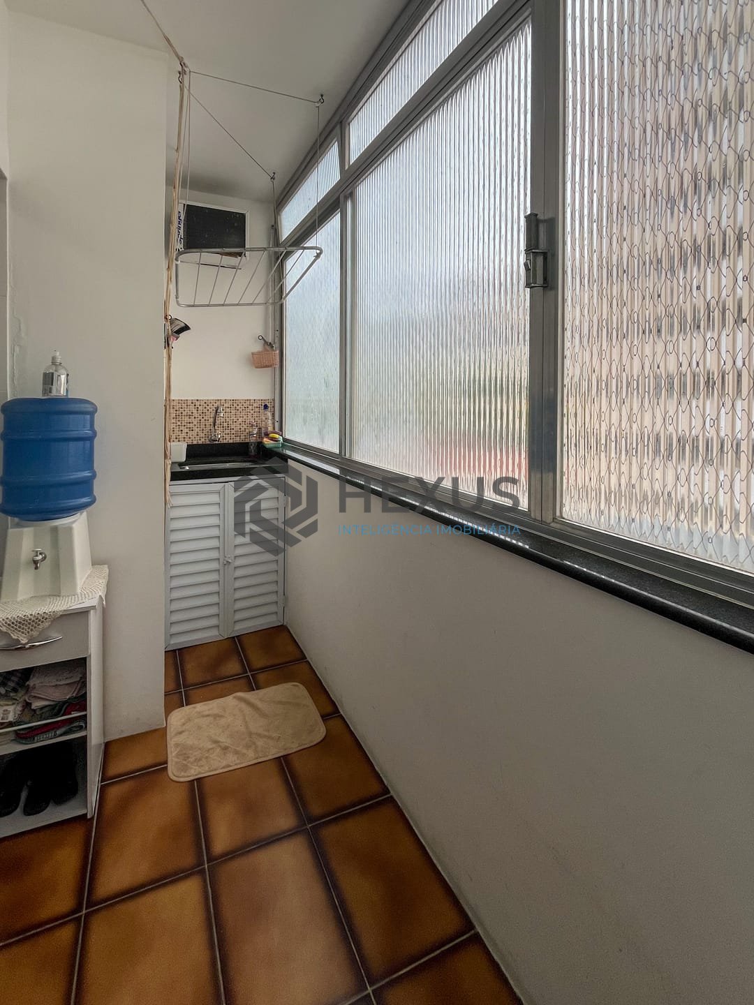 Foto 15 de Apartamento com varanda a uma quadra da Praia das Pitangueiras, Guaruja