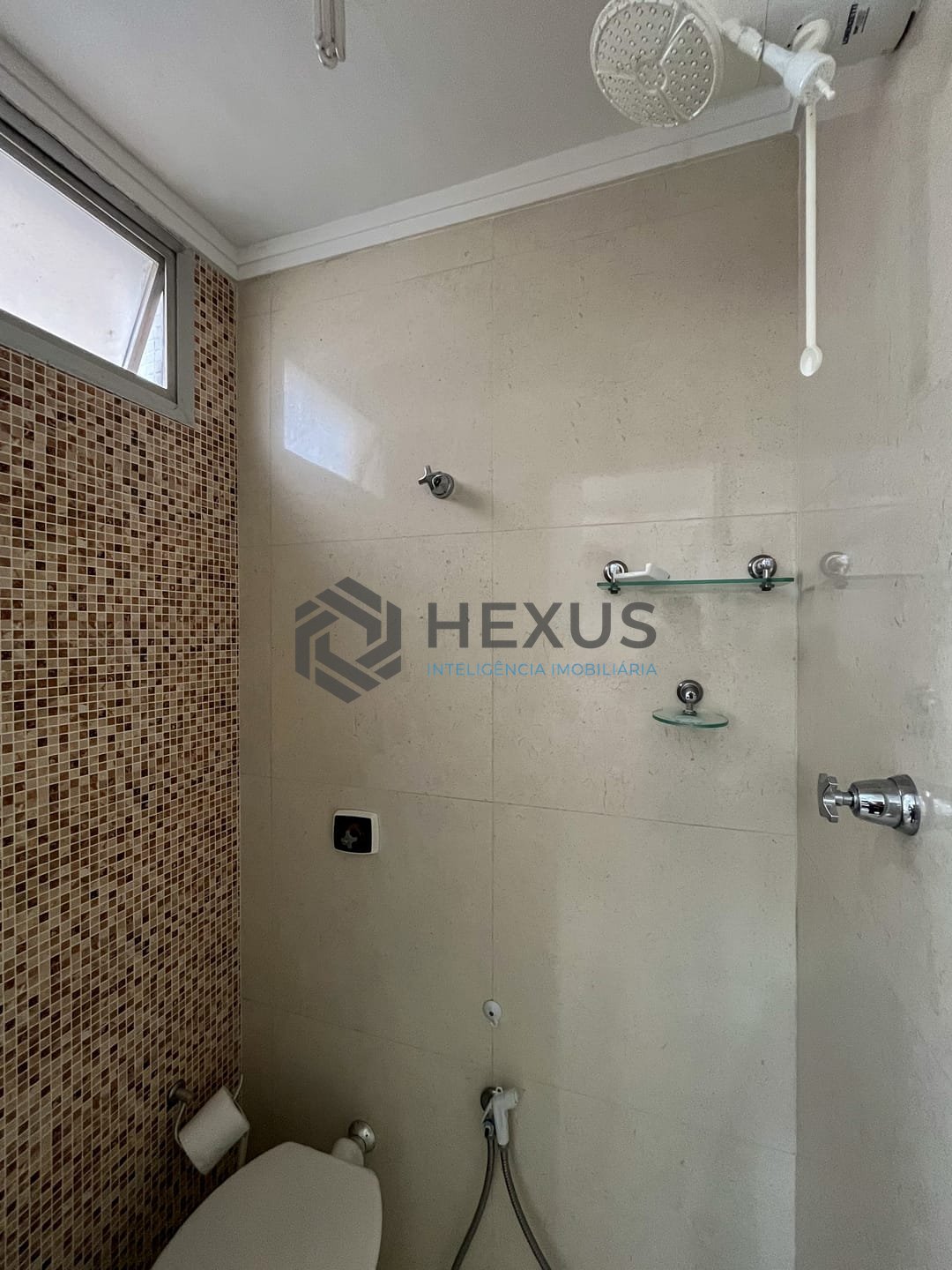 Foto 18 de Apartamento com varanda a uma quadra da Praia das Pitangueiras, Guaruja
