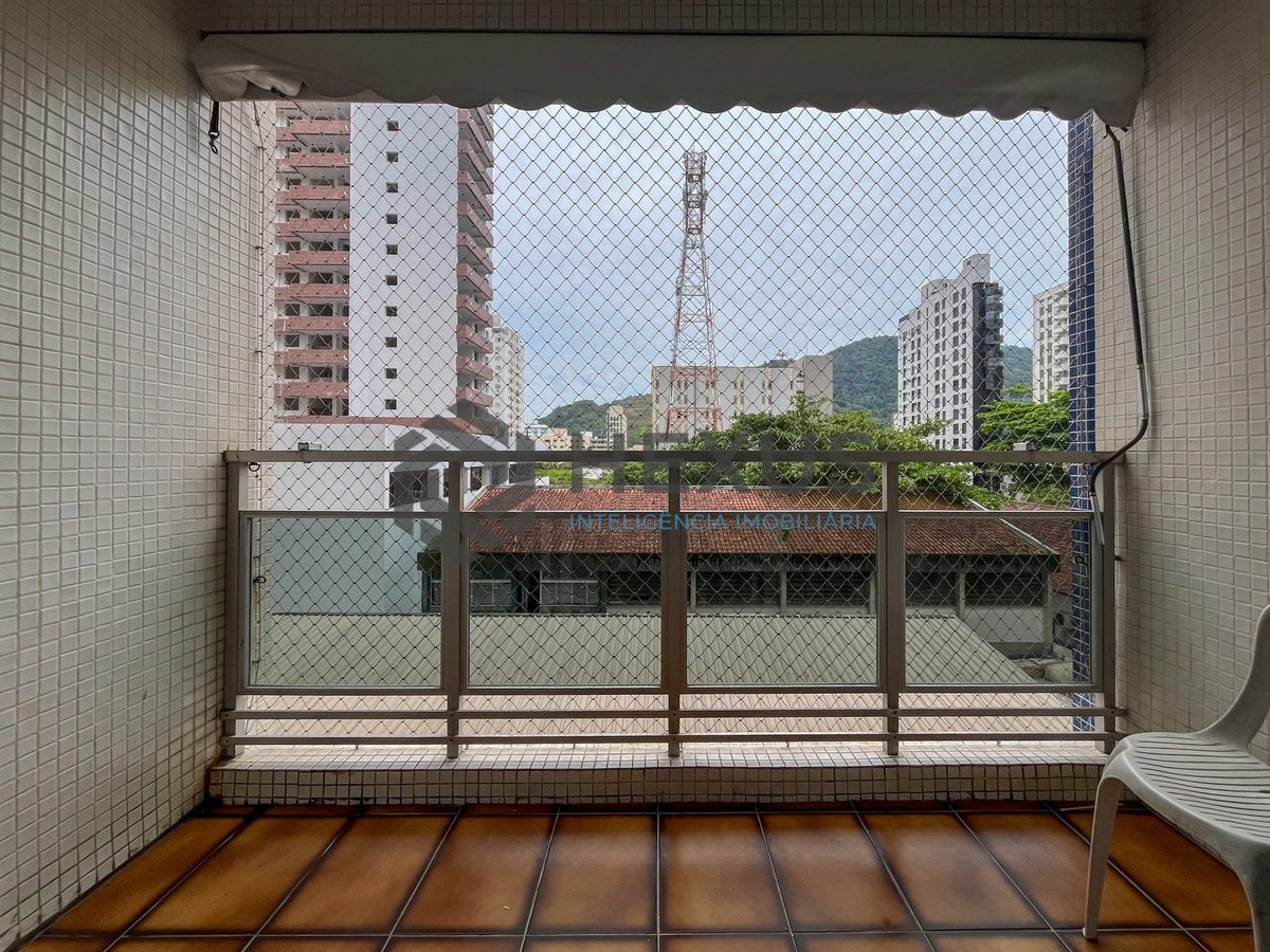 Foto 4 de Apartamento com varanda a uma quadra da Praia das Pitangueiras, Guaruja