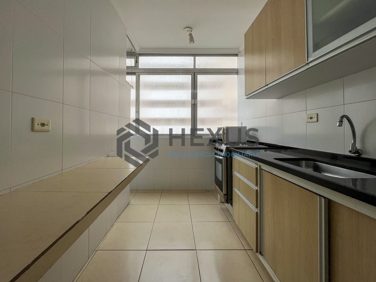 Foto 11 de Apartamento com varanda e kitnet a uma quadra da Praia das Pitangueiras, Guaruja