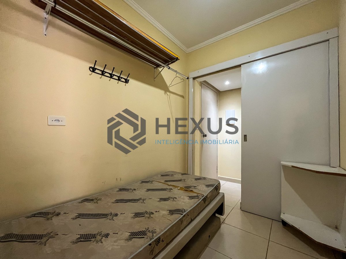 Foto 16 de Apartamento com varanda e kitnet a uma quadra da Praia das Pitangueiras, Guaruja