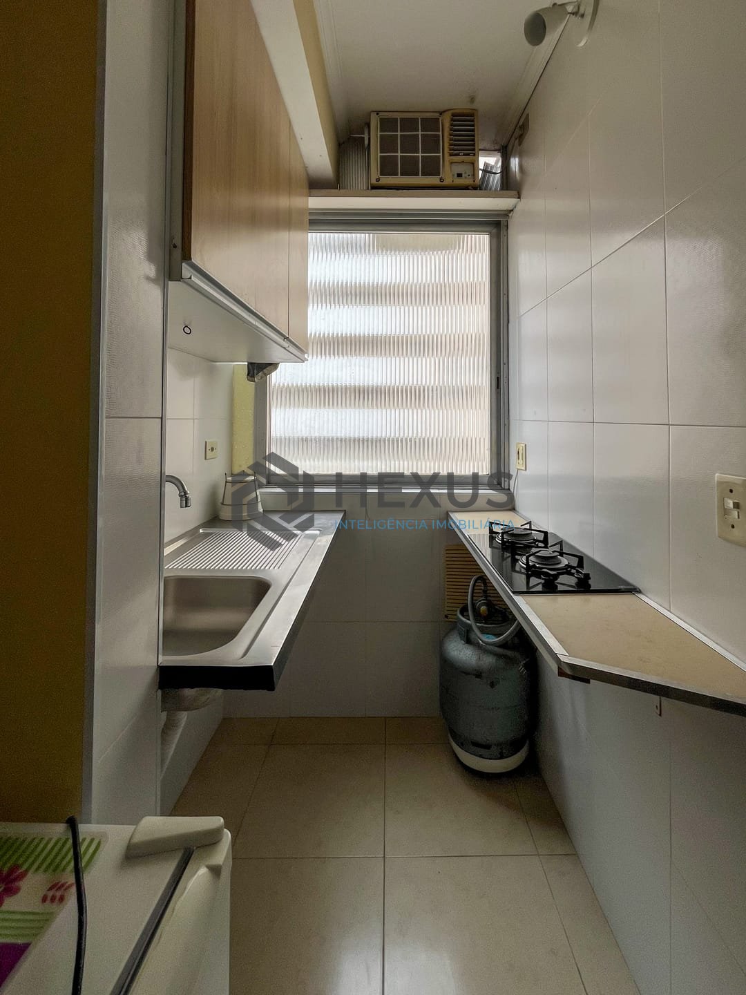Foto 20 de Apartamento com varanda e kitnet a uma quadra da Praia das Pitangueiras, Guaruja