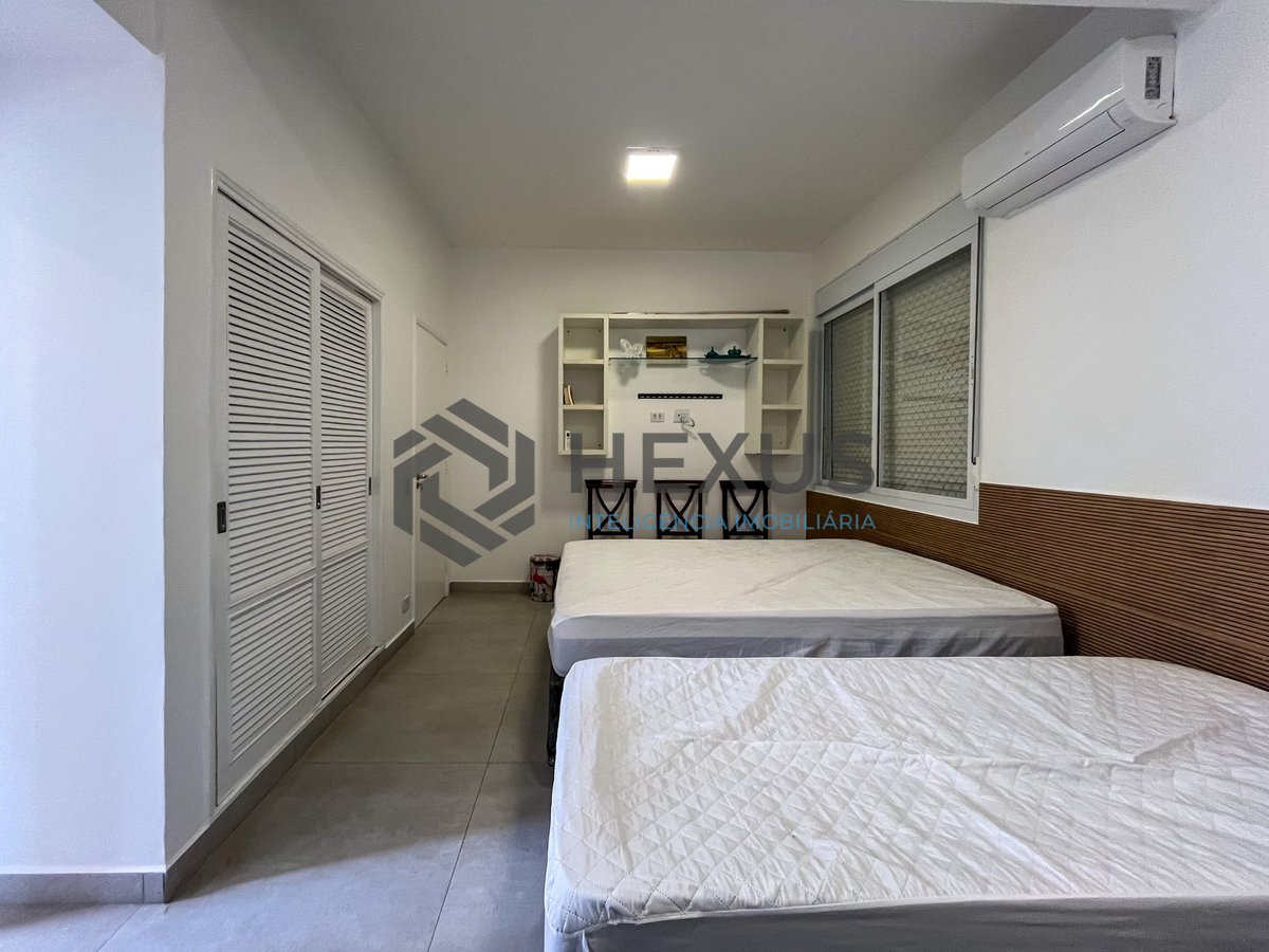 Foto 26 de Apartamento reformado com varanda e vista mar na quadra mar da Praia das Pitangueiras, Guaruja