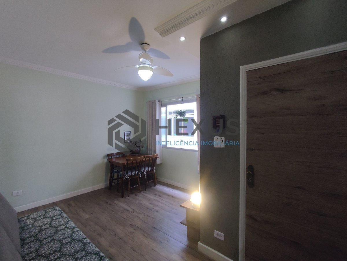 Foto 2 de Apartamento reformado e mobiliado na quadra mar da Praia da Enseada, Guaruja