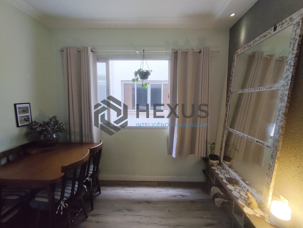 Foto 4 de Apartamento reformado e mobiliado na quadra mar da Praia da Enseada, Guaruja