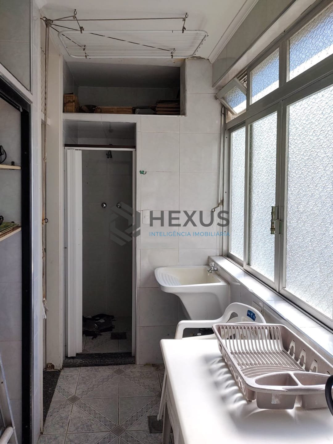 Foto 13 de Apartamento com varanda e vista mar na beira mar da Praia das Pitangueiras, Guaruja