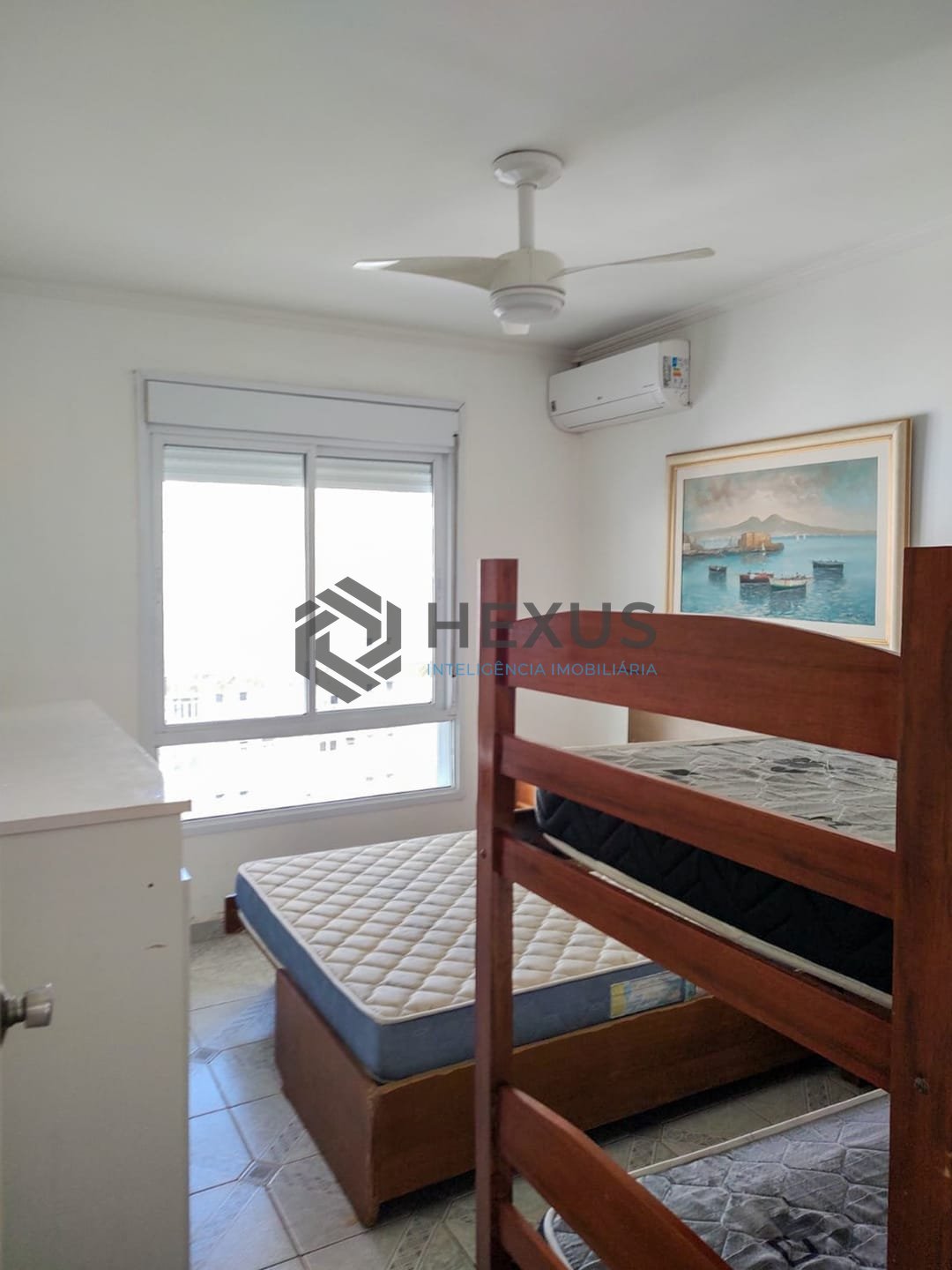 Foto 7 de Apartamento com varanda e vista mar na beira mar da Praia das Pitangueiras, Guaruja