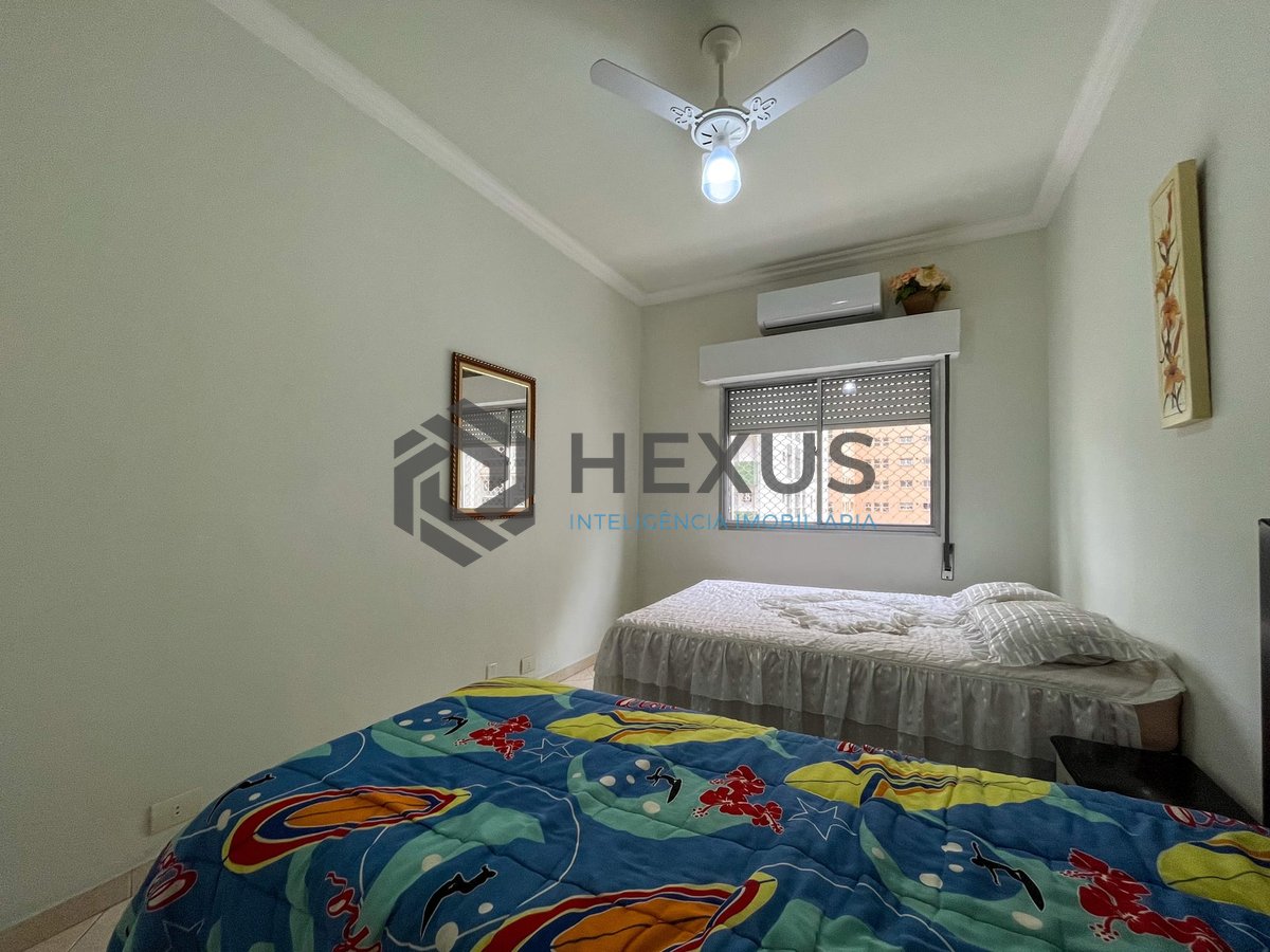 Foto 12 de Apartamento com varanda na quadra mar da Praia das Pitangueiras, Guaruja