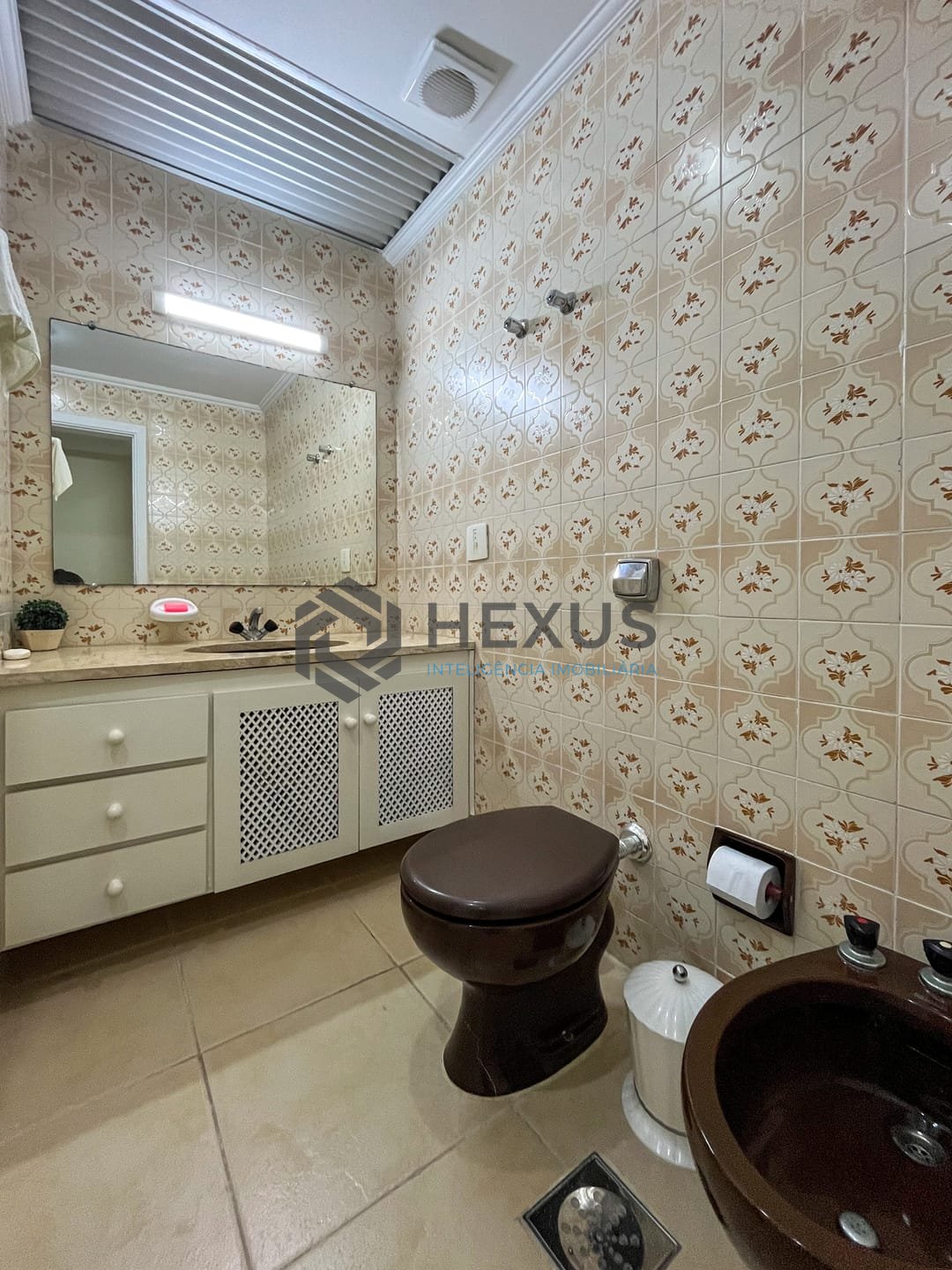 Foto 15 de Apartamento com varanda na quadra mar da Praia das Pitangueiras, Guaruja