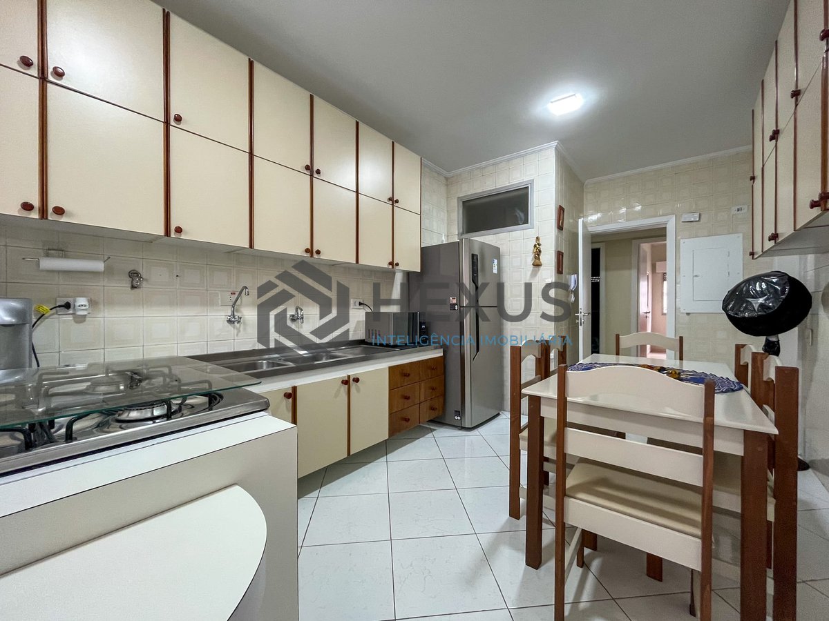 Foto 23 de Apartamento com varanda na quadra mar da Praia das Pitangueiras, Guaruja