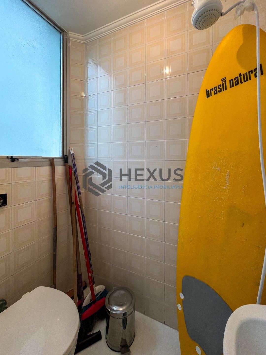 Foto 27 de Apartamento com varanda na quadra mar da Praia das Pitangueiras, Guaruja