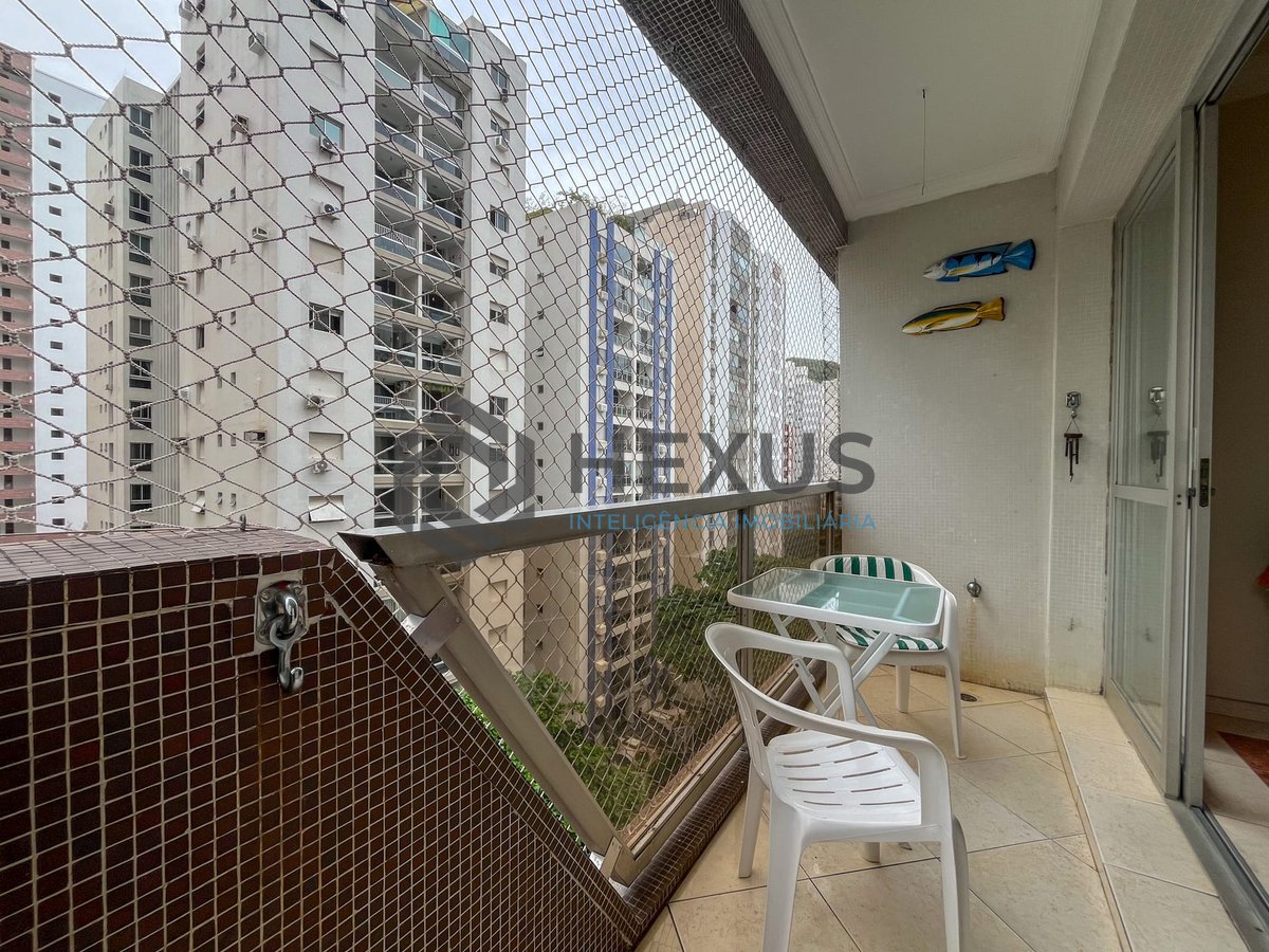 Foto 6 de Apartamento com varanda na quadra mar da Praia das Pitangueiras, Guaruja