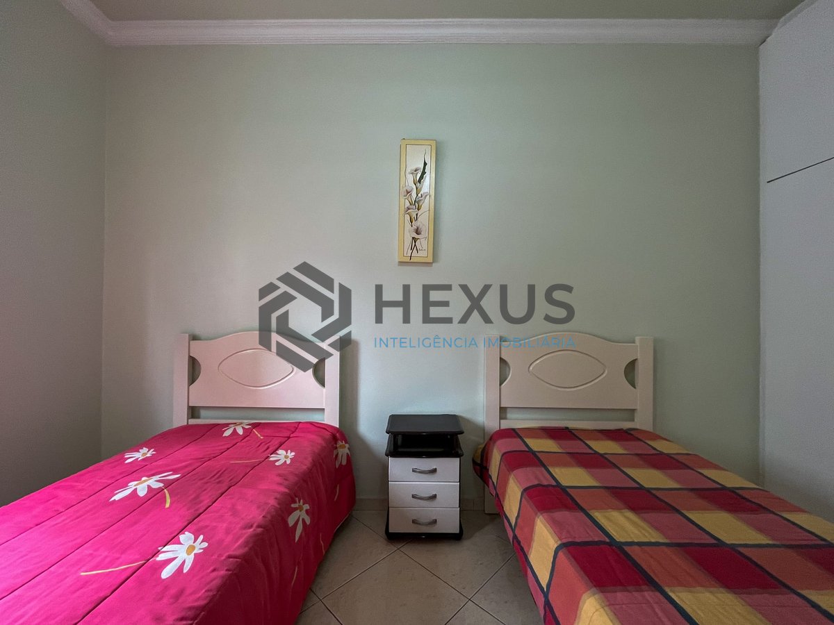 Foto 10 de Apartamento com varanda na quadra mar da Praia das Pitangueiras, Guaruja