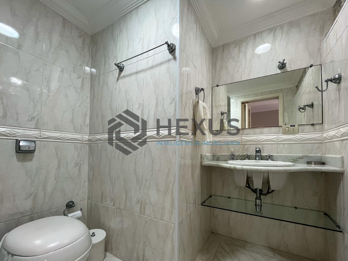 Foto 18 de Apartamento com varanda na beira mar da Praia das Pitangueiras, Guaruja