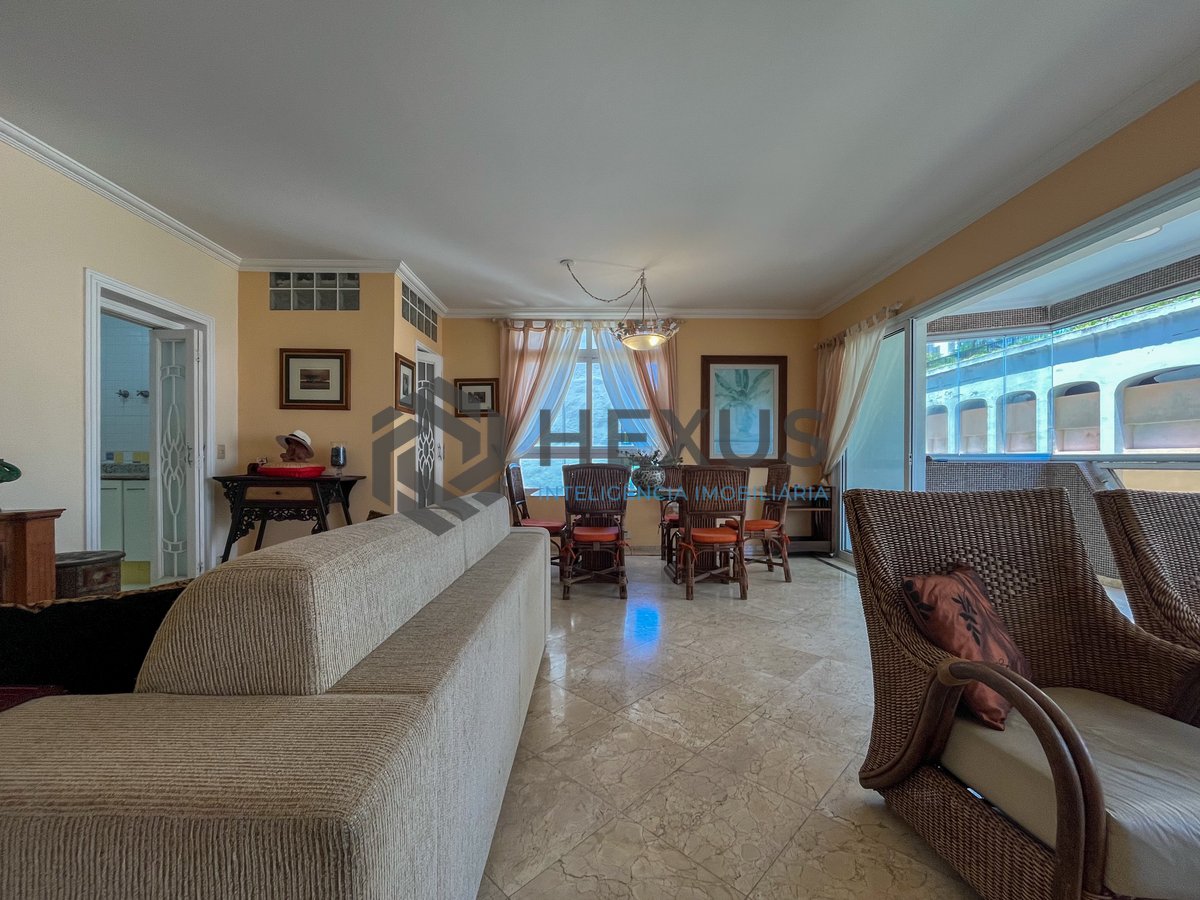 Foto 3 de Apartamento com varanda na beira mar da Praia das Pitangueiras, Guaruja