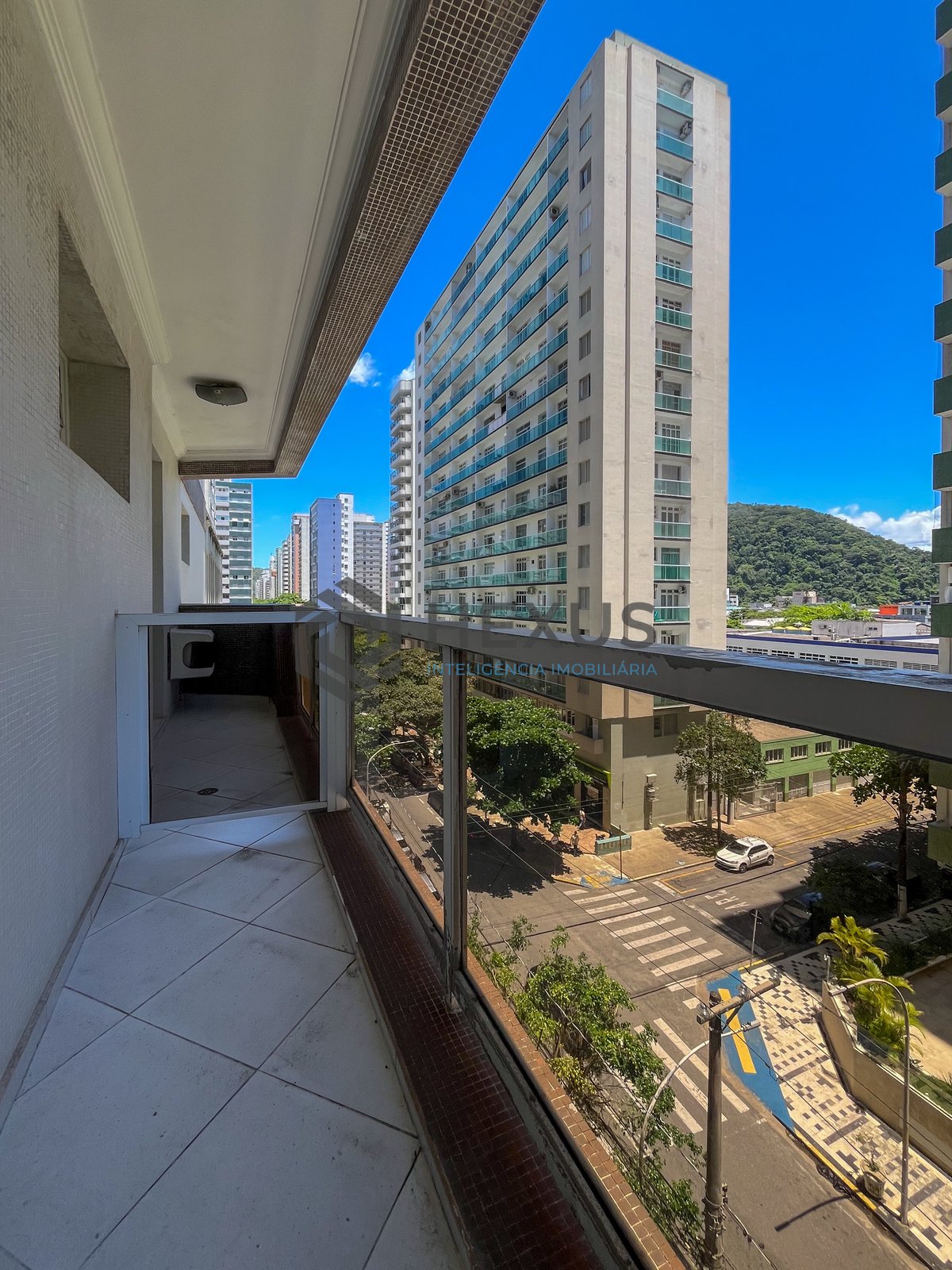 Foto 22 de Apartamento com varanda na beira mar da Praia das Pitangueiras, Guaruja