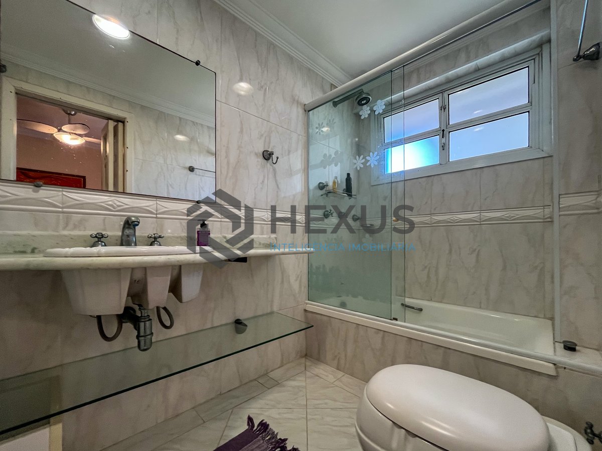 Foto 23 de Apartamento com varanda na beira mar da Praia das Pitangueiras, Guaruja