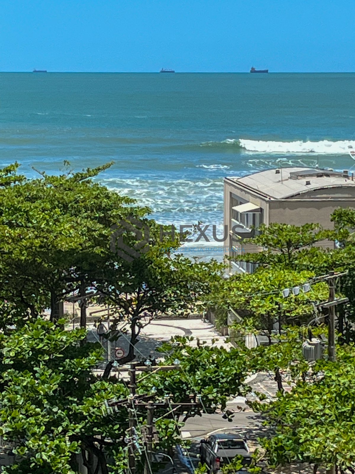 Foto 29 de Apartamento com varanda na beira mar da Praia das Pitangueiras, Guaruja