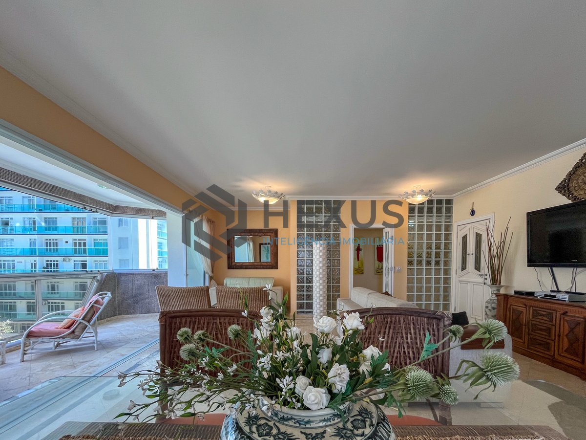 Foto 4 de Apartamento com varanda na beira mar da Praia das Pitangueiras, Guaruja