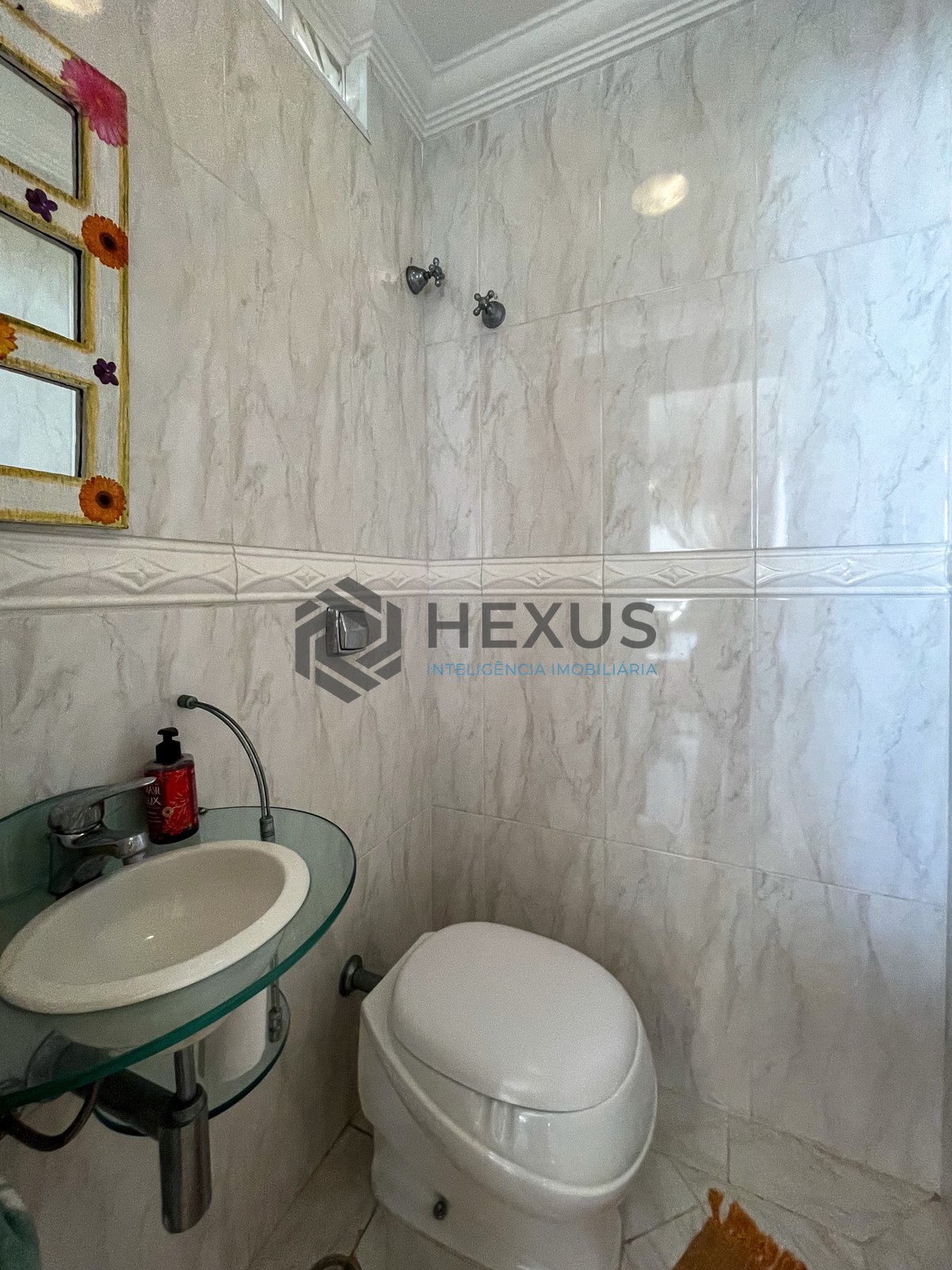 Foto 9 de Apartamento com varanda na beira mar da Praia das Pitangueiras, Guaruja