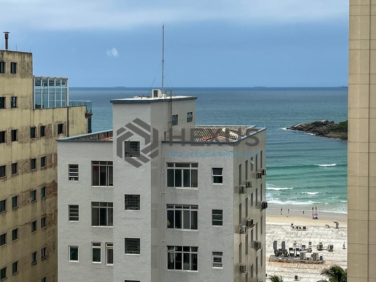 Foto 2 de Apartamento com varanda gourmet, vista mar e lazer na quadra mar da Praia das Pitangueiras, Guaruja
