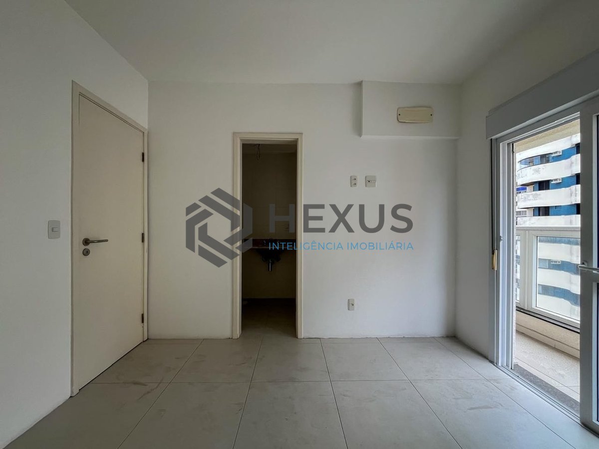Foto 14 de Apartamento com varanda gourmet, vista mar e lazer na quadra mar da Praia das Pitangueiras, Guaruja