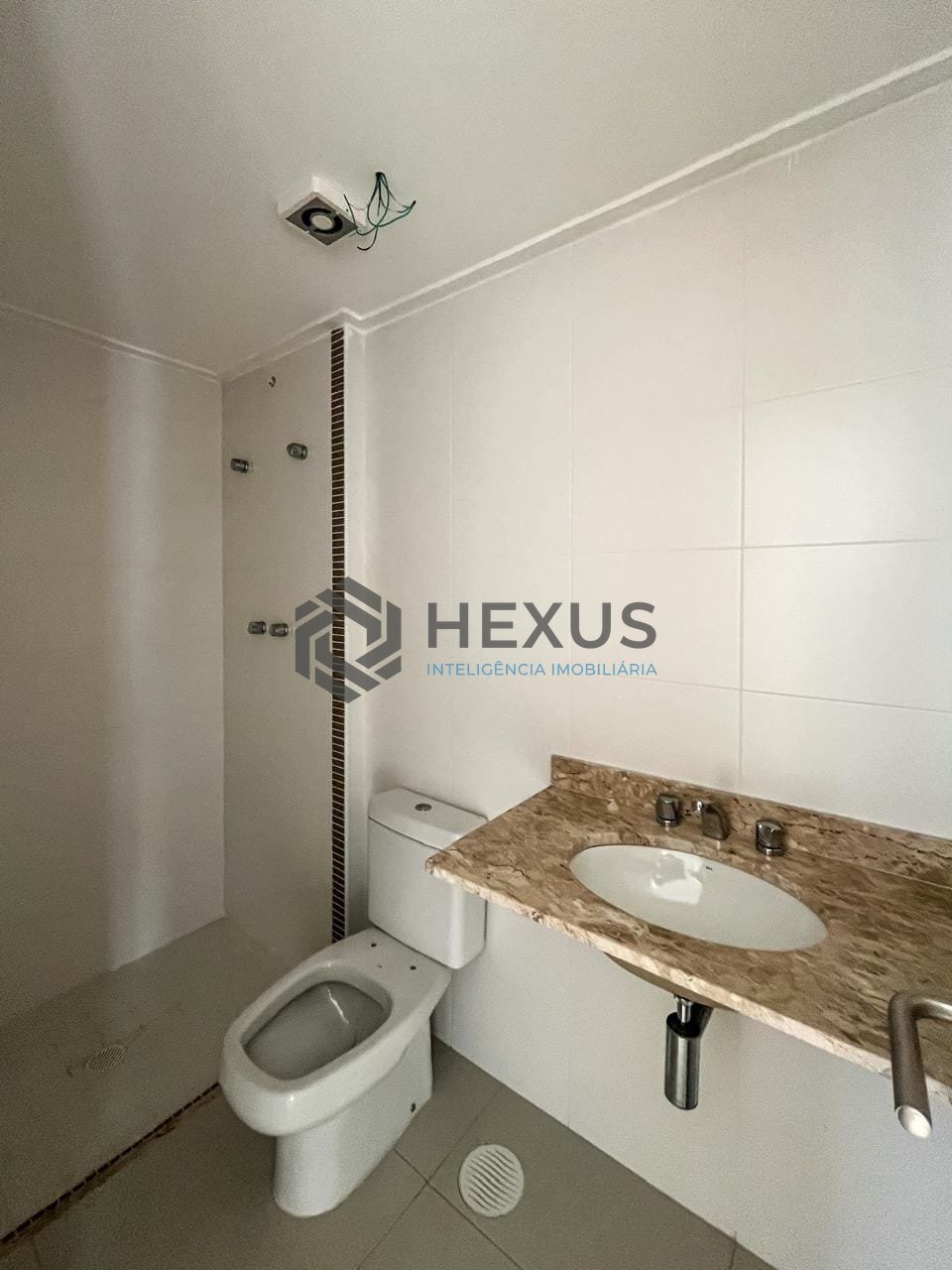 Foto 22 de Apartamento com varanda gourmet, vista mar e lazer na quadra mar da Praia das Pitangueiras, Guaruja