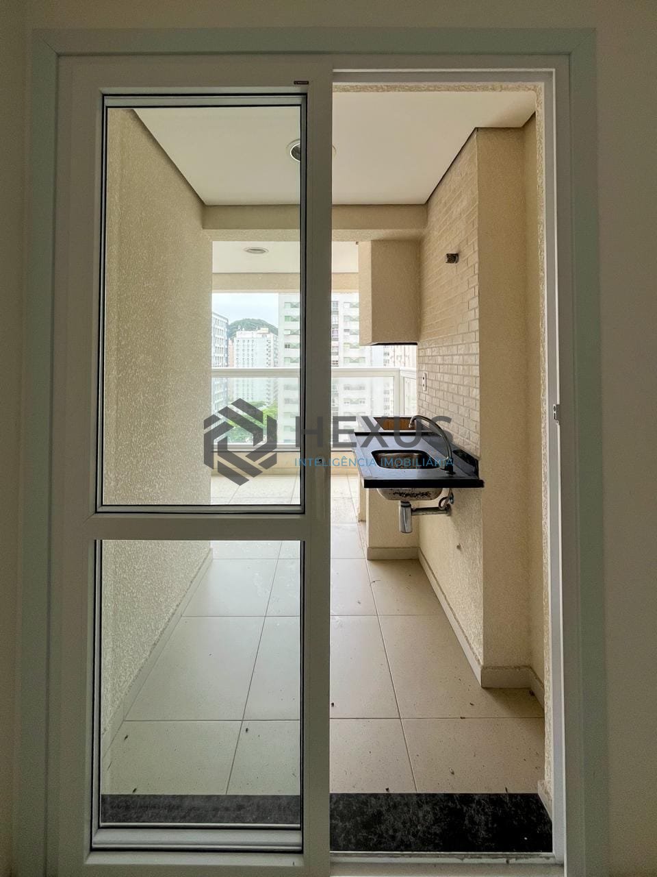 Foto 9 de Apartamento com varanda gourmet, vista mar e lazer na quadra mar da Praia das Pitangueiras, Guaruja