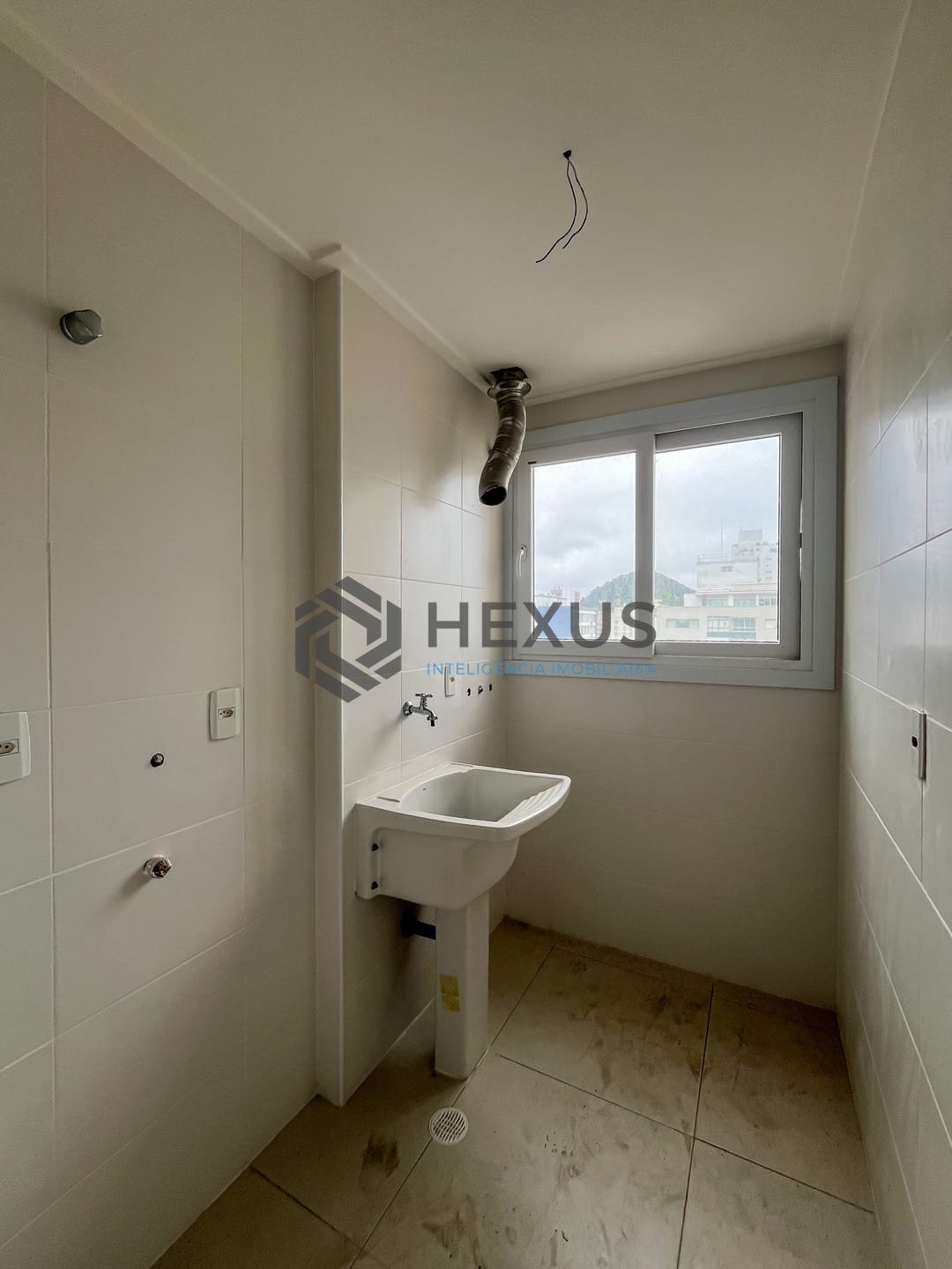 Foto 12 de Apartamento com varanda gourmet, vista mar e lazer na quadra mar da Praia das Pitangueiras, Guaruja