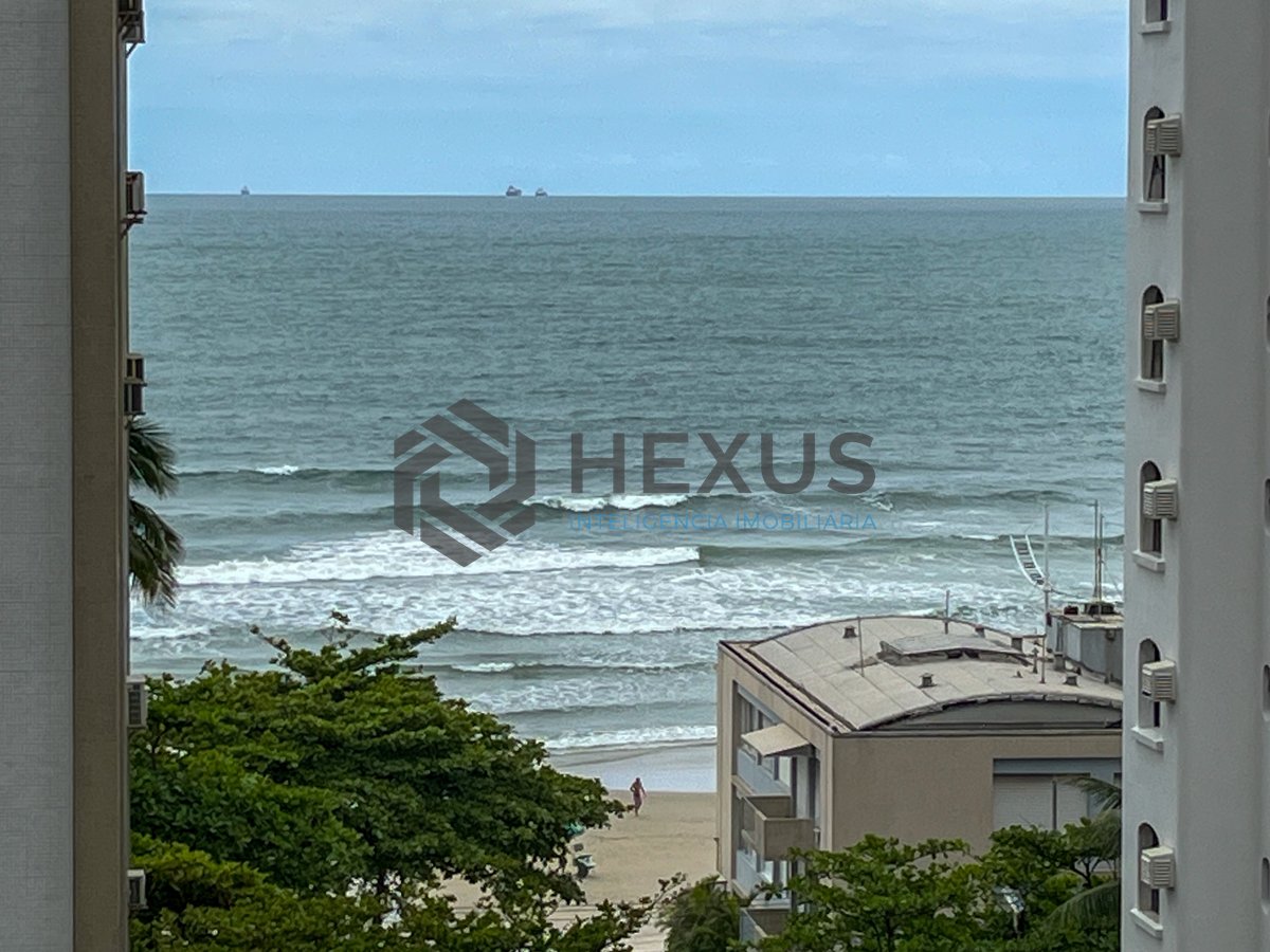 Foto 2 de Apartamento com varanda e vista mar na quadra mar da Praia das Pitangueiras, Guaruja