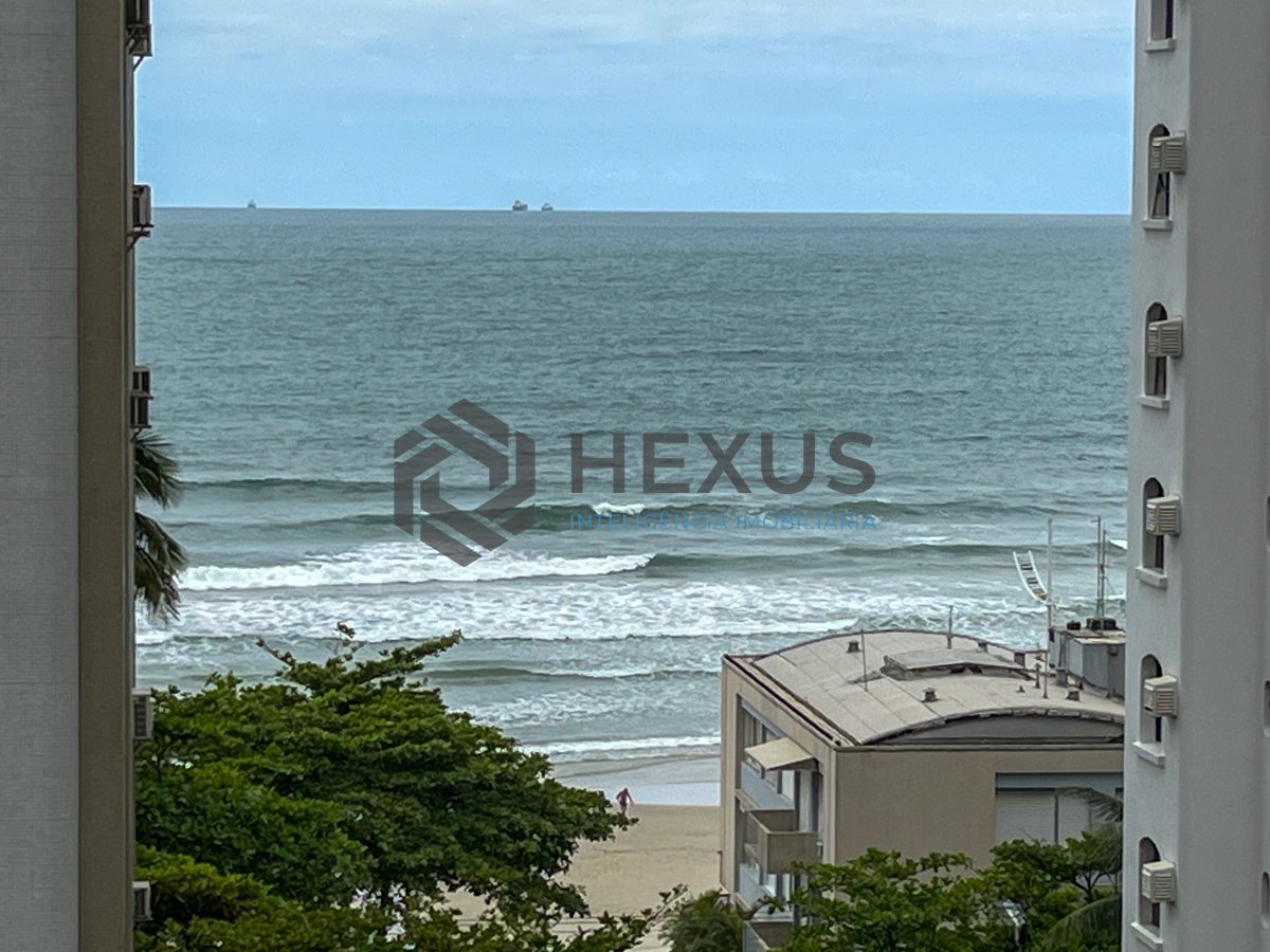 Foto 12 de Apartamento com varanda e vista mar na quadra mar da Praia das Pitangueiras, Guaruja